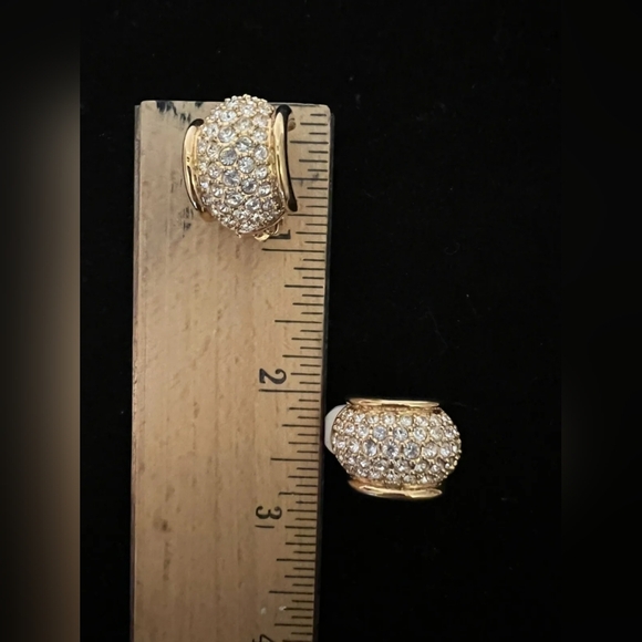 Vintage Signed SWAROVSKI Swan Mark Clear Rhinestones Elegant Earrings Clip-On - Picture 4 of 7